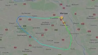 Samolot zawrócił do Warszawy (flightradar24)