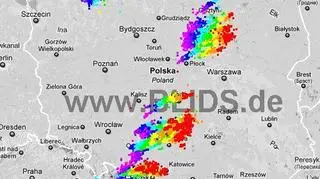 Ścieżka przechodzenia burz nad Polską w godzinach 19-21 (blids.de)