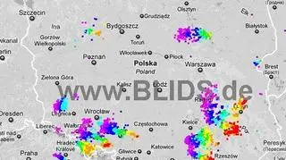 Ścieżka przechodzenia burz nad Polską w godzinach 19