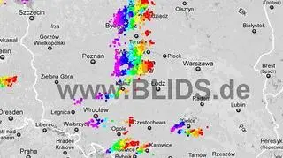 Ścieżka przechodzenia burz w godz. 19-21 (BLIDS.de)