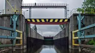Śluza im. inż. Tadeusza Tillingera w Warszawie / fot: Andrzej Barabasz, Wikipedia  (CC BY SA 3.0)