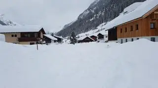Śnieg w miasteczku Piosmes
