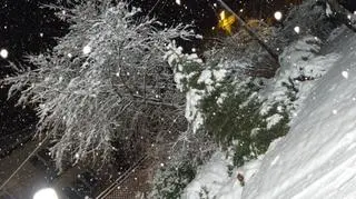 Śnieg w Ustrzykach Dolnych (Kontakt 24/Ania Z)