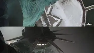 Śnieżyca z perspektywy Statuy Wolności. Zdjęcie pochodzi z www.earthcam.com