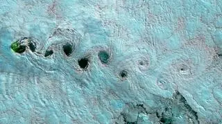 Spiralne chmury widziane okiem Satelity