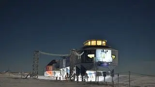 Stacja badawcza na Antarktydzie ma kształt gąsienicy (British Antarctic Survey)
