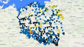 Stan wody w rzekach w Polsce: czerwony - stan alarmowy, pomarańczowy - stan ostrzegawczy, żółty - strefa stanów wysokich, niebieski - strefa stanów średnich, czarny - strefa stanów niskich (IMGW)