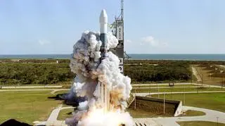 Start sondy Deep Impact z przylądka Canaveral, 12 stycznia 2005 (NASA)