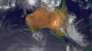 Sytuacja nad Australią na zdjęciu satelitarnym, godz. 2.32 UTC (Bureau of Meteorology)