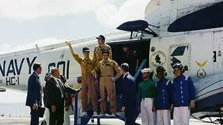 Szczęśliwy finał na USS Ticonderoga (NASA)