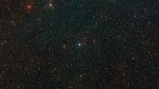 Szerokie otoczenie ukłądu gwiazdy HD 100546 (ESO/Digitized Sky Survey 2. Acknowledgement: Davide De Martin)
