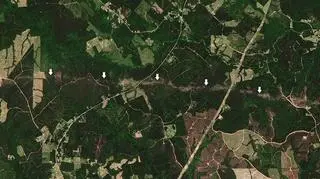 Tak przechodziło tornado (earthobservatory.nasa.gov)