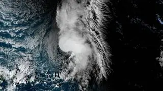 Tak wygląda Sebastien na zdjęciach satelitarnych (NOAA)