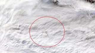 Tak wyglądał meteor na zdjęciach satelitarnych (NASA Worldview)