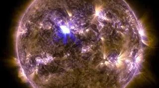 Tak wyglądał silny rozbłysk na Słońcu z 11 kwietnia, pełny obraz (NASA)
