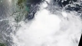 Tak wyglądał tajfun Nuri na zdjęciach satelitarnych 13 czerwca (NASA Worldview)