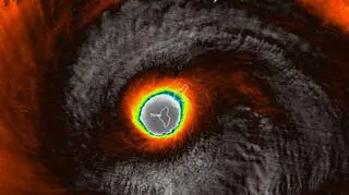 Tak wyglądał tajfun Yutu w chwili uderzenia w Mariany Północne (NOAA/NASA)