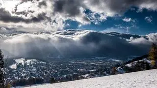 Tatry otulone chmurami podczas halnego 18.11.2016 (Tatrafoto Łukasz Nodzyński)