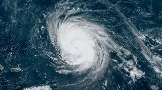 Teddy przemierza przez Atlantyk (NOAA/NWS)