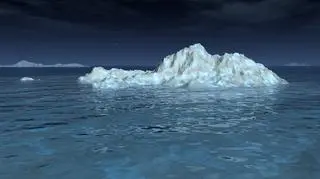 Titanic w 1912 roku zderzył się z góra lodową. Noc była wtedy bezksiężycowa
