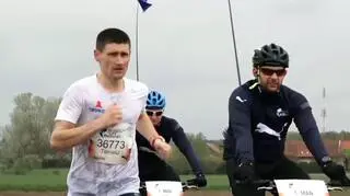 Tomasz Walerowicz prowadzi