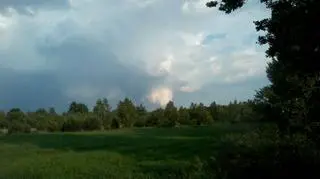Trąba powietrzna nad Wandzinem (Kontakt 24/Michał Tadeusz Mrozek)
