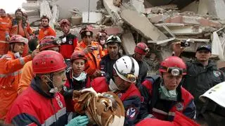 Turcja: niemowle ocalone po 47h od trzęsienia ziemi (PAP/EPA)