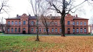 Twierdza Modlin - budynek mieszkalny w zespole budowlanym osiedla oficerskiego, 1898-1900 / fot: Wistula, Wikipedia  (CC BY SA 3.0)