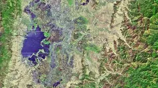 Tysiące phumdisów rozrzuconych po jeziorze Loktak (Joshua Stevens/NASA)