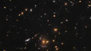 Uśmiechnięta formacja galaktyk (ESA/NASA)