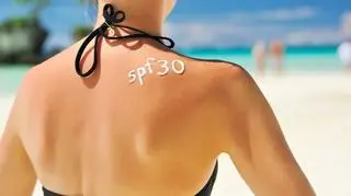 Używaj kremów ochronnych z wysokim filtrem (Shutterstock)