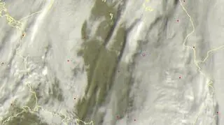 Warstwa chmur nad Polską o godz. 10.40 (sat24.com)