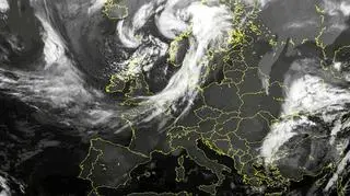 Widok satelitarny na Europę. Na północy widać niż Klaus, bezchmurne niebo nad Polską to skutek wyżu Tessina (sat24.com)