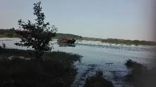 Worki z piaskiem przed domem w Żukowie Morskim (KWP PSP Szczecin)