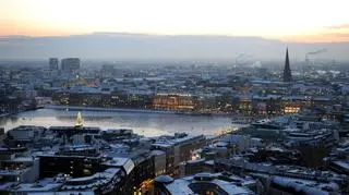 Wtorek w Niemczech. Nie przestaje być bardzo śnieżnie (PAP/EPA)