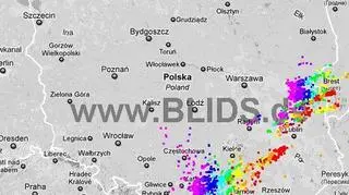 Wyładowania atmosferyczne na terenie Polski w godz. 5.30 - 7.30 (blids.de)
