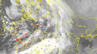 Wyładowania atmosferyczne nad Polską oznaczono plusami - godz. 20.45