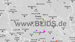 Wyładowania atmosferyczne nad Polską w godz. 15.15 - 17.15 (blids.de)