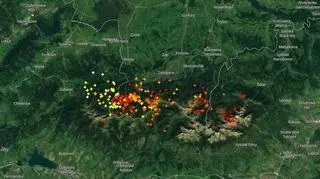 Wyładowania atmosferyczne oznaczono plusami