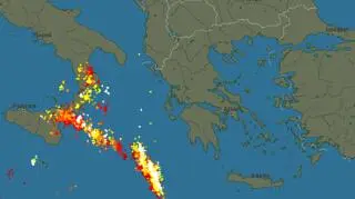 Wyładowania atmosferyczne w poniedziałkowy wieczór (blitzortung.org)