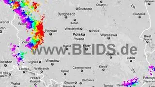 Z zachodu nadciąga front atmosferyczny (blids.de)