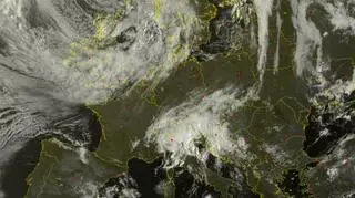 Zachmurzenie nad Europą w piątkowy poranek (sat24