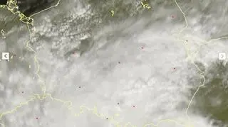 Zachmurzenie w Polsce - czwartek godz. 13.35 (sat24.com)