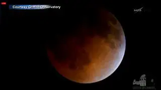 Zaćmienie Księżyca - stan na godz. 9.06 naszego czasu (wejście w fazę całkowią)