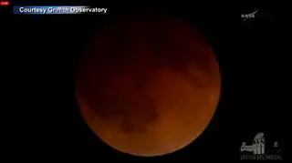 Zaćmienie Księżyca - stan na godz. 9.45 (maksimum całkowitego zaćmienia)