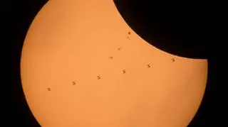 Zaćmienie Słońca widziane z kosmosu (NASA)