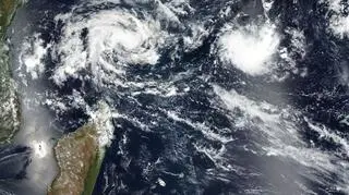 Zagrożenia u wybrzeży Madagaskaru (NASA Worldview)