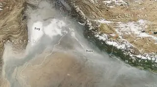 Zanieczyszczenie powietrza w Indiach (Jesse Allen/NASA Earth Observatory)