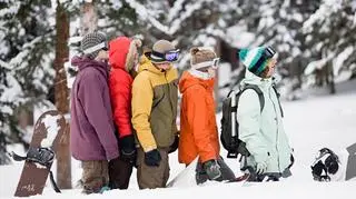 Zatrzymywanie się na stoku jest niebezpieczne (Shutterstock)