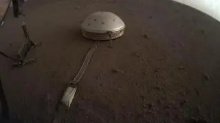 Zdjęcia powierzchni Marsa wykonane przez sondę InSight (NASA)